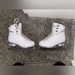 JACKSON White Ice Skates with Silver Blades